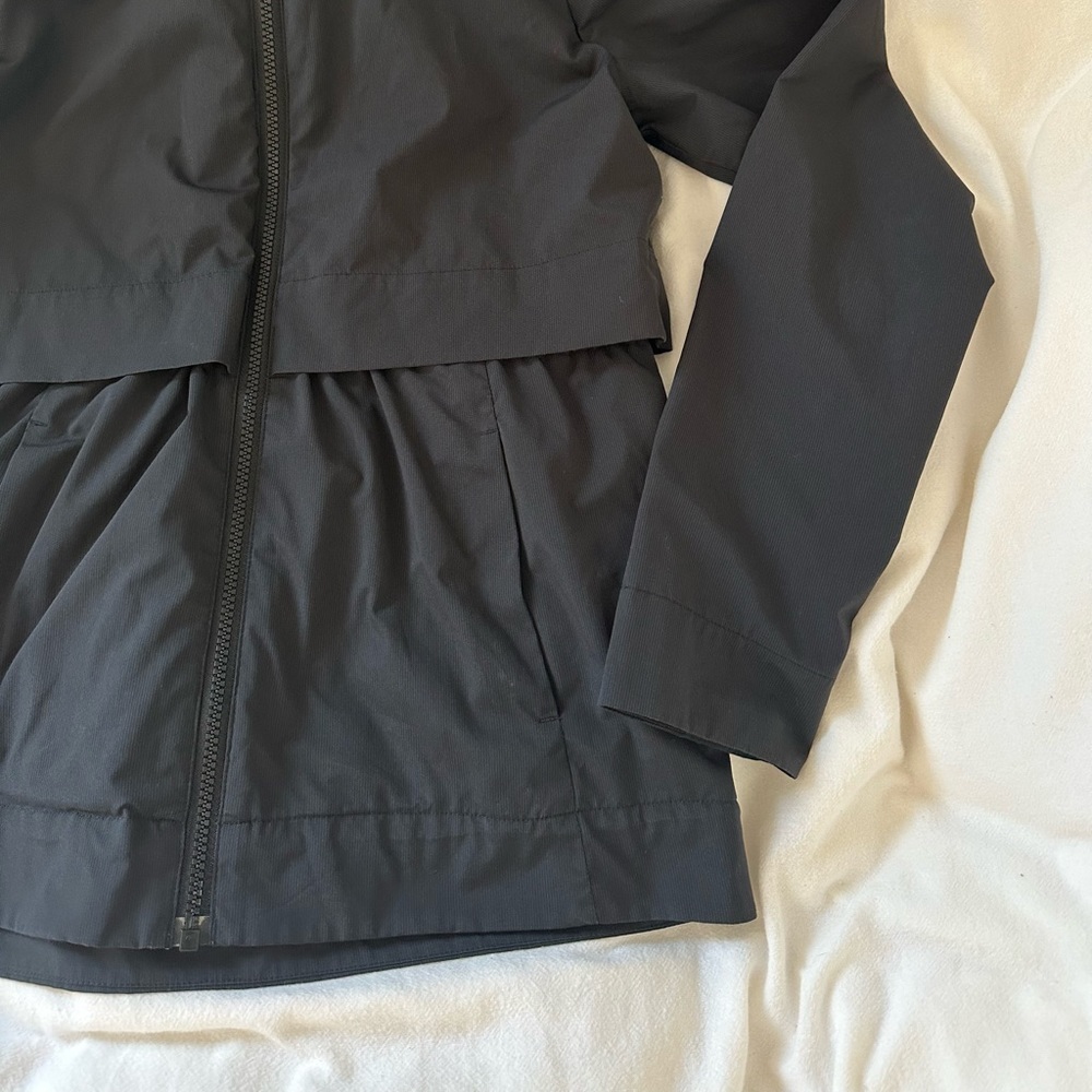 Lululemon Light Zip Up Jacket - image 6